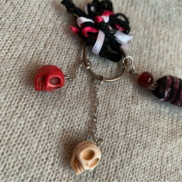 3x35$ 💀 Handmade - Skull short necklace ruban bead fabric - black white red - Picture 4 of 10